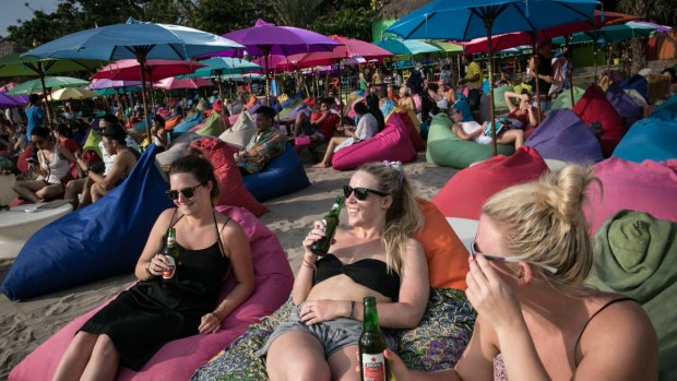 Is this how Gold Coast beaches could look if food and drink vendors are able to set up shop?