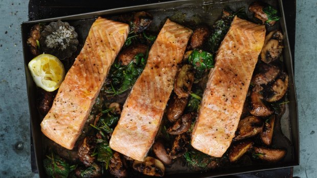 Salmon with garlic, mushrooms and spinach.