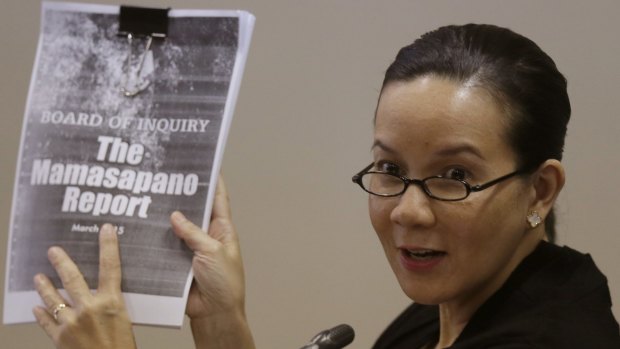 Philippines Senator Grace Poe holds a copy of the report on the botched police operation to capture Zulkifli bin Hir.