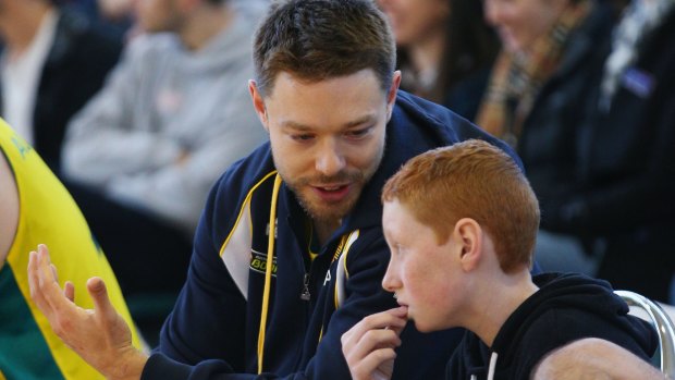 Matthew Dellavedova talks with a young fan during a scrimmage game.
