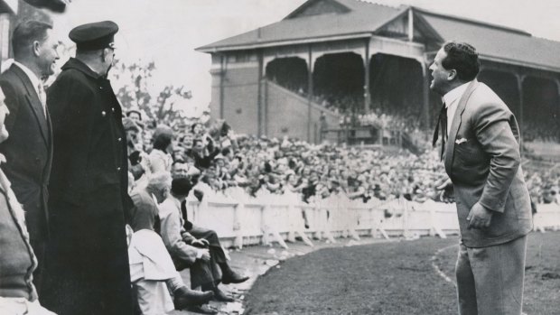 Allan 'Killa' Killigrew reacts to some St Kilda supporters at the Junction Oval in 1956.