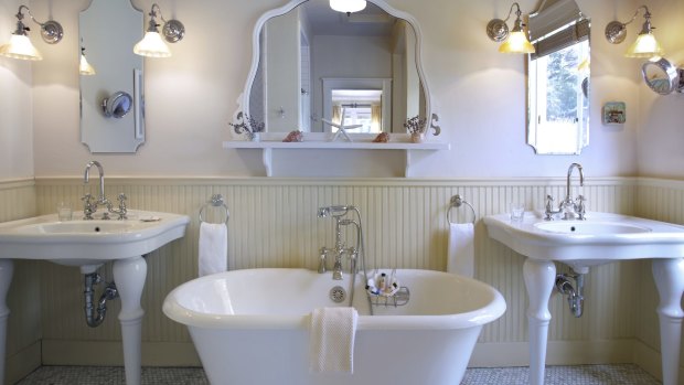 The bath at Fly Fisherman's Cottage at Nick's Cove.