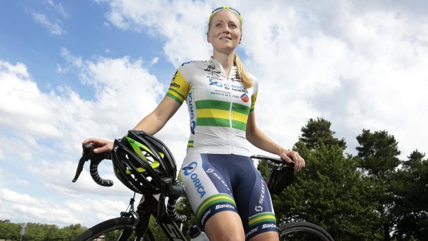 Canberra cyclist Gracie Elvin has re-signed with the Orica-AIS team for next season.