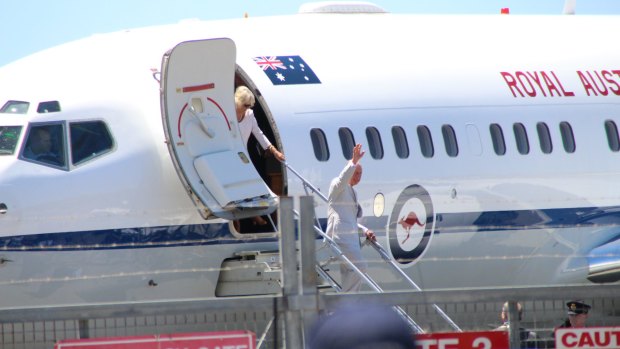 The royal couple land in Albany.
