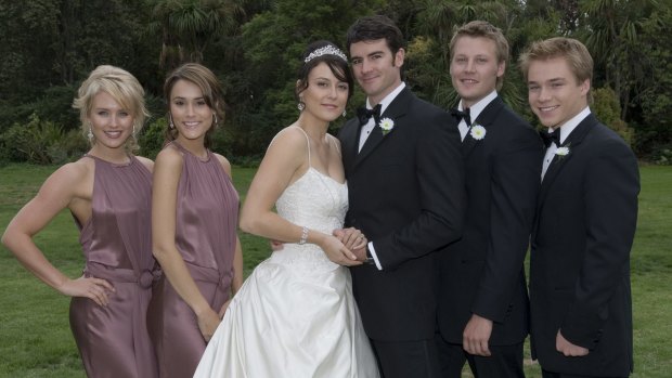 Rosetta (Natalie Saleeba) and Frazer (Ben Lawson) get married in <i>Neighbours</i>. 
