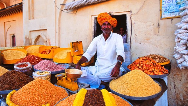 Street food vendor at the Amber Fort, Jaipur, India.