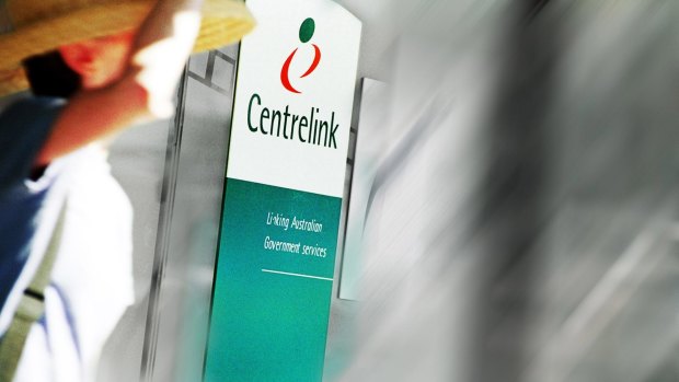 Centrelink will outsource work to 1000 labour hire firm staff.