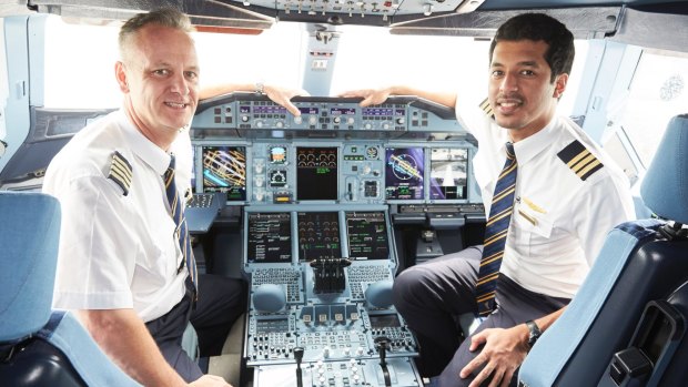 Emirates is looking to add 700 new pilots.