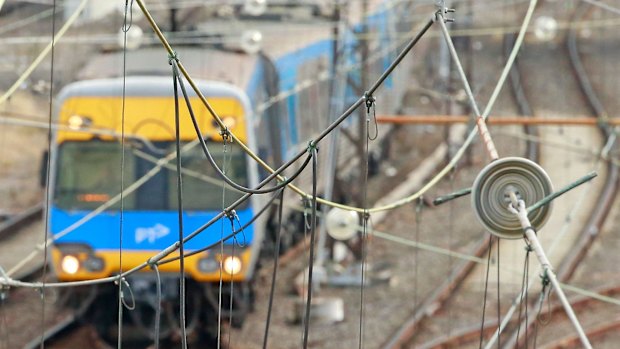 Stray balloons have led Metro Trains to suspend services on the Sunbury line.