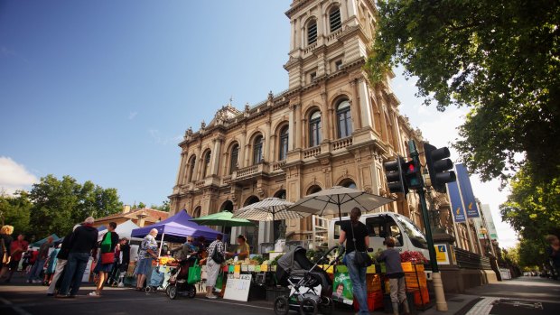 A minimum of 75 per cent of traders at the monthly Bendigo Community Farmers' Market sell local produce.