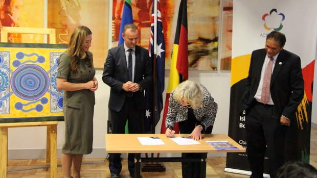 Minister Yvette Berry, Chief Minister Andrew Barr, Head of Service Kathy Leigh and Aboriginal and Torres Strait Islander Elected Body chair Rod Little sign the new Indigenous agreement.