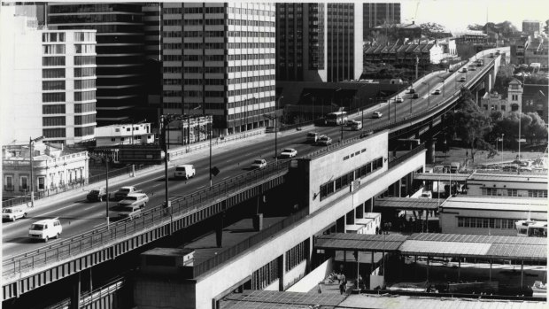 The Cahill Expressway from Circular Quay east, July 21, 1986. 