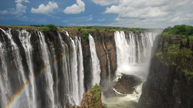 Victoria Falls, or Mosi-oa-Tunya (the Smoke that Thunders), on the Zambezi River between Zambia and Zimbabwe. 