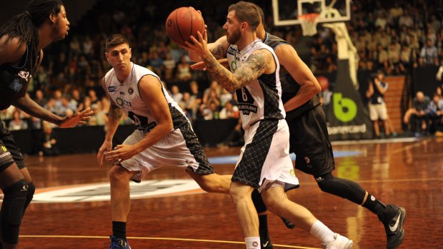Melbourne United's Nate Tomlinson attempts to pass to Chris Patton.