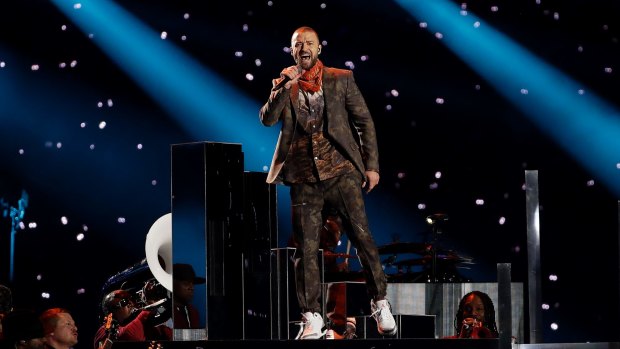 Timberlake focused on his earlier hits rather than his new album in the performance.