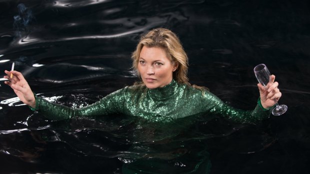 Kate Moss lands in the Thames in <i>Absolutely Fabulous: The Movie</i>.