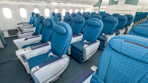 Vietnam Airlines' 787 Dreamliner premium economy cabin has a 2-3-2 layout.