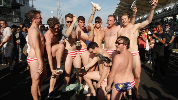 只是因为我们笑并不意味着其他人:“鹦鹉9”的马来西亚大奖赛。