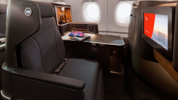现代商业类船上一个澳洲航空空客A380。