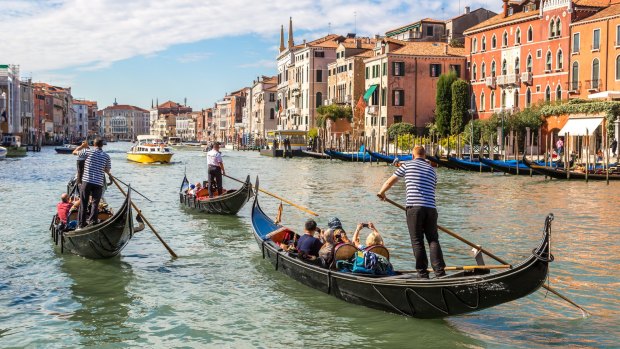 Is there a more hackneyed tourism cliché than the Venice gondola ride? Admittedly, on paper it does sound like a great idea. And the photos make it look spectacular. There are you punting down a Venetian canal in your very own traditional boat, listening as your stripy-shirted gondolier alternates between singing and hitting on his female passengers, watching the famous sites of the island city go gracefully gliding by.