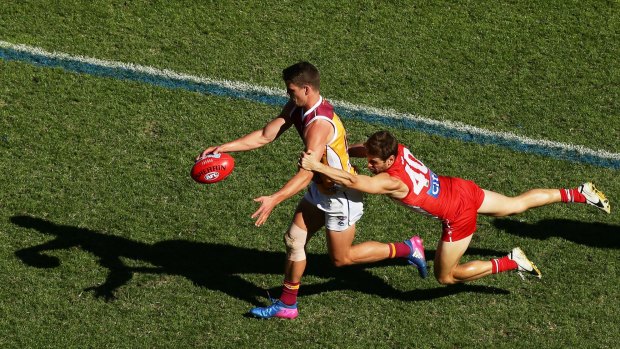 SYDNEY, AUSTRALIA - MAY 07: Jarrod Berry of the Lions is tackled by Nick Smith of the Swans during the round seven AFL match between the Sydney Swans and the Brisbane Lions at Sydney Cricket Ground on May 7, 2017 in Sydney, Australia. (Photo by Matt King/Getty Images)