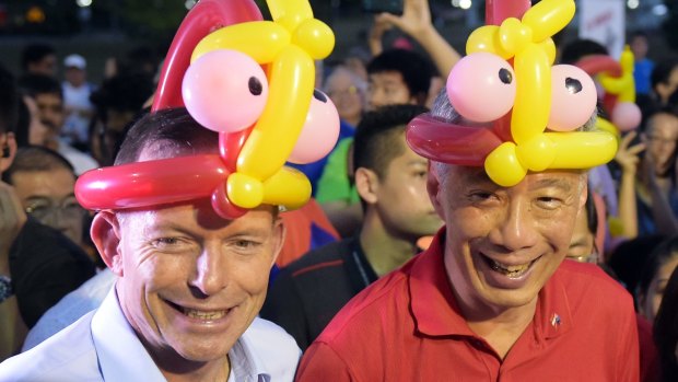 Prime Minister Tony Abbott and Singapore Prime Minister Lee Hsien Loong during a meet-the-people event.