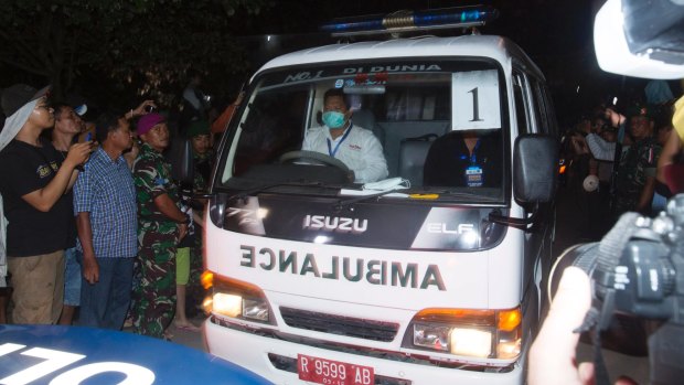 One of the ambulances carrying a coffin of one of the executed leaving Wijaya Pura in Cilacap.
