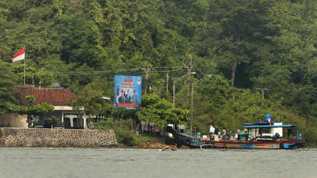 Australian lawyer Julian McMahon and Australian Consulate General Majell Hind disembark at Nusakambangan Prison Island to meet with Bali Nine duo Andrew Chan and Myuran Sukumaran.