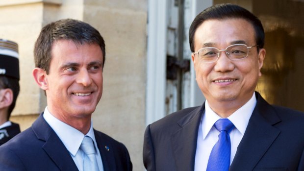 'China's carbon dioxide emissions will peak by around 2030' ... Chinese Premier Premier Li Keqiang, right, stands with French Prime Minister Manuel Valls in Paris.