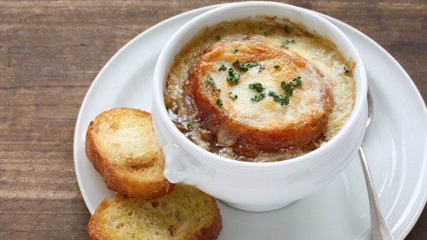 French onion soup is based on meat stock, a little wine, and plenty of onions, which are deeply caramelised and partly disintegrate into the liquid.