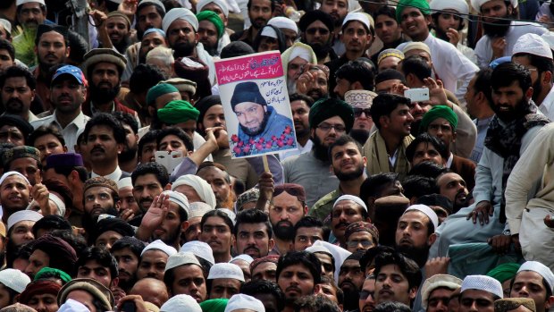 Protesters with a photo of police officer Mumtaz Qadri at his funeral in Rawalpindi, Pakistan, last week. 