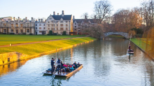  River Cam and tourist's boat.