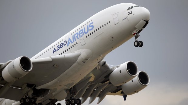 空中客车a380,世界上最大的客机,与航空公司已经失宠,但仍然证明有用和受欢迎的。