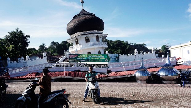 Mosques are among thousands of buildings destroyed by Wednesday's earthquake. 