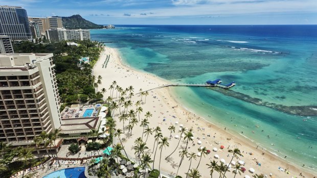 夏威夷传奇的威基基海滩。它在哪个岛上?