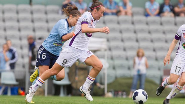Perth Glory's Caitlin Foord (centre) is the next big thing in Australian women's soccer, according to star striker Lisa de Vanna.
