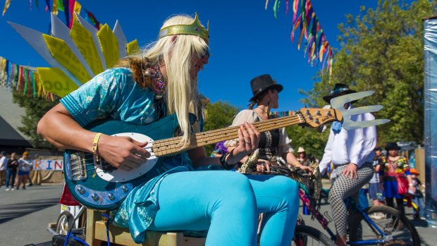 Festival-goers were treated to busking, circus performances and art pieces.