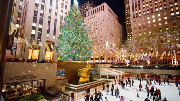 Ice-skating under the Christmas tree at the Rockefeller Centre is a New York tradition.