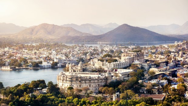 Beautiful Lake Pichola, with a view of Udaipur's City Palace.
