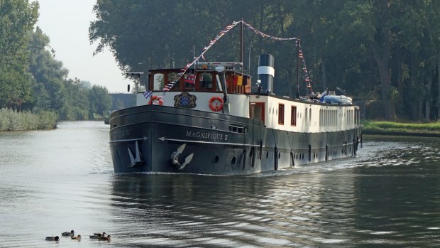 Barging through the Netherlands on Magnifique II with UTracks.