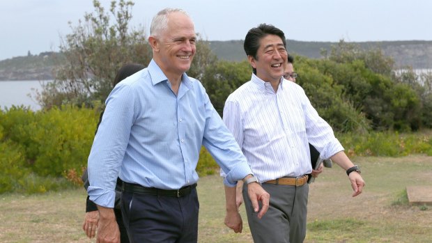 Mr Turnbull and Mr Abe took an informal stroll along Sydney's south head heritage trail.