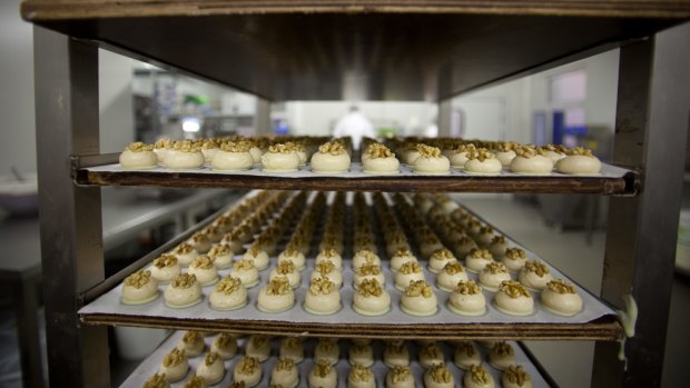 Praline perfection: Freshly made in the factory.