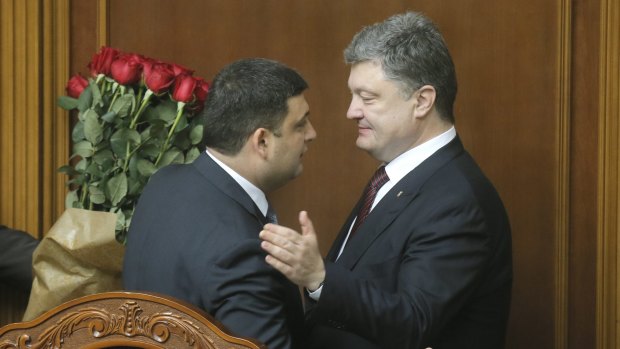 Ukraine's President Petro Poroshenko (right) and newly elected Prime Minister Volodymyr Groysman. 