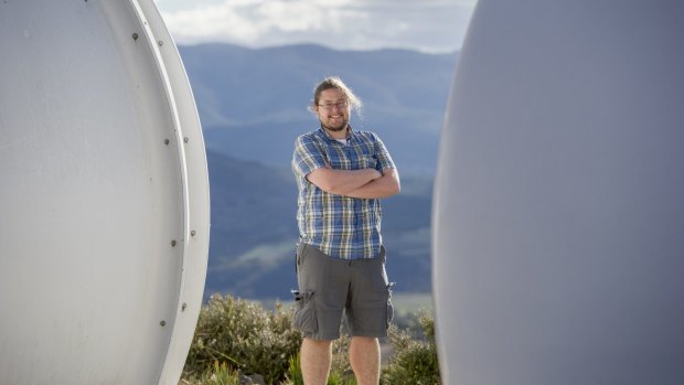 Astronomer Brad Tucker will attempt a stargazing Guinness World Record on Friday at Mt Stromlo Observatory.