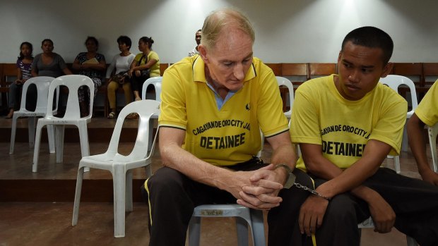 Peter Scully inside the Cagayan De Oro court handcuffed to another inmate on his first day of his trial.