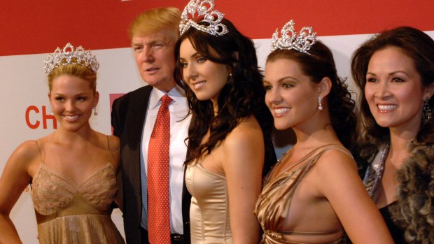 Donald Trump posing with women from several of the pageants he owned in 2006. 