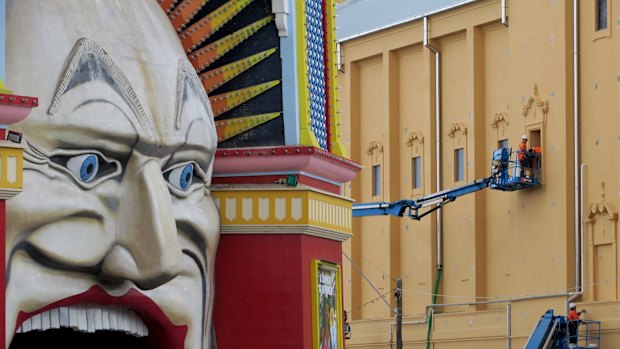 Work continues on the Palais facade as the neighboring Luna Park landmark looks on.