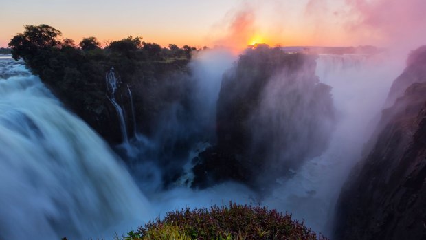  Sunrise over Victoria Falls.