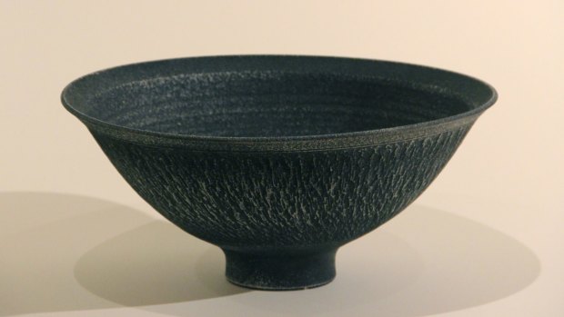 Doug Alexander, Untitled (large bowl), 1978, Art Collection of the Australian National University, in Doug Alexander: A survey exhibition and tribute at ANU Drill Hall Gallery.