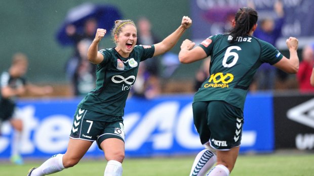Canberra United's Ellie Brush has re-signed with the club.